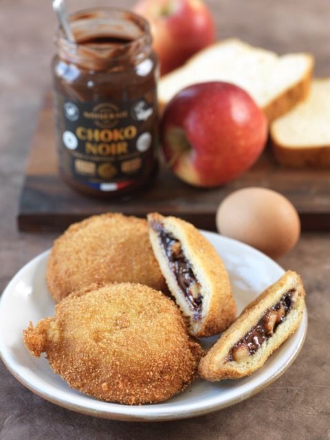 Chausson de pain perdu, pomme fondante et pâte à tartiner Chausson de pain perdu, pomme fondante et pâte à tartiner