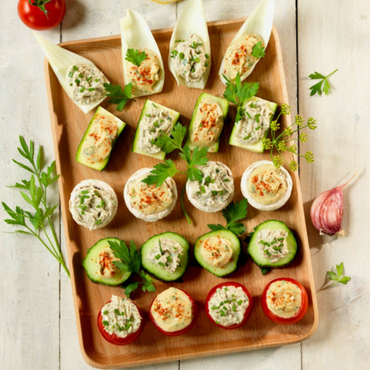 Petits légumes crus farcis, sardines et haricots blancs Petits légumes crus farcis, sardines et haricots blancs